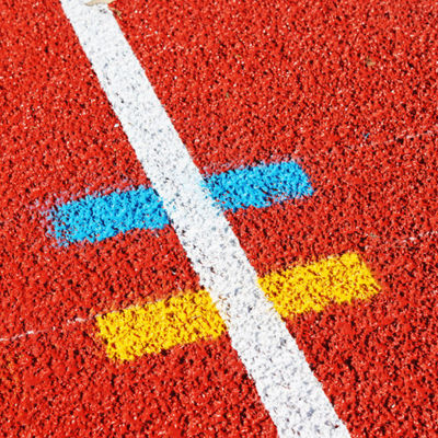 Tracce di corsa sintetiche di materiale di gomma EPDM durevoli e sicure per scuole, asili, scuole e parchi giochi