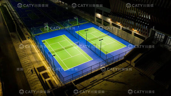 Sistema per campi sportivi semiprefabbricato con assorbimento degli urti >53%, anti-UV e facile da installare per usi multi-sport